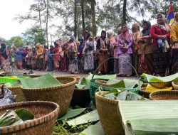 Khidmatnya Ritual Tahunan Nyadran Gunung Silurah di Batang