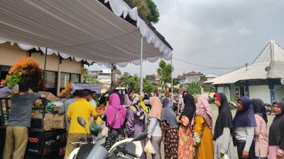 Ratusan Warga Serbu OPM Terakhir di Kabupaten Batang
