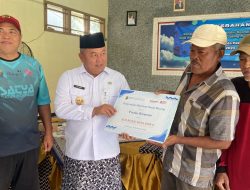 Pemkot Pekalongan Serahkan Bantuan Perahu Bermotor untuk Nelayan