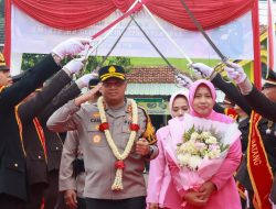 Kapolres Batang Baru Disambut Pedang Pora