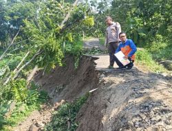 Longsor di Penundan-Ketanggan Batang Putuskan Akses Jalan