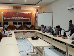 Warga Pertanyakan Penggunaan Gelar “H” pada Baliho Paslon 02 di Pilkada Batang