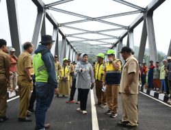 Pj Bupati Batang Resmikan Jembatan Penghubung untuk Perkuat Akses Desa